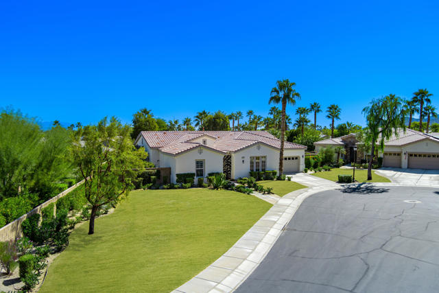81207 Santa Rosa Court, La Quinta CA: https://media.crmls.org/mediaz/6a10c030-58ca-411c-822e-abce896d5cd2.jpg