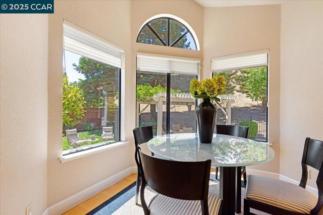 4101 Fox Creek Ct, Danville CA: https://media.crmls.org/mediaz/6a117ef0-25b3-445b-b135-3ec6c932767e.jpg
