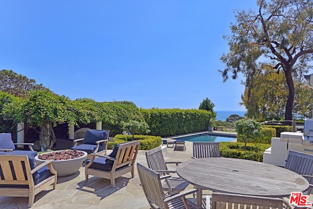 7238 Birdview Avenue, Malibu CA: https://media.crmls.org/mediaz/6a11cd53-1c10-408c-922f-ffa46e91c875.jpg