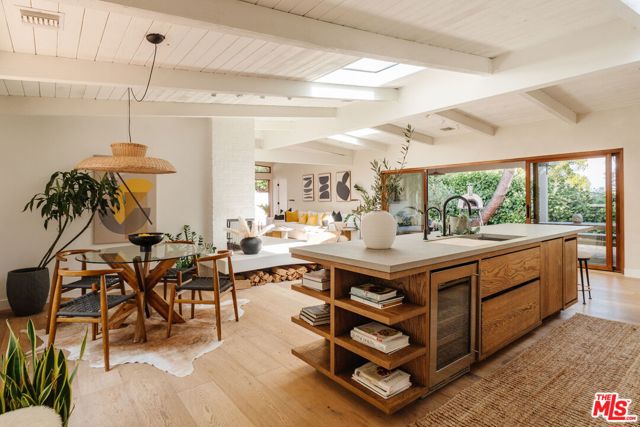 2145 Sunset Crest Drive, Los Angeles CA: https://media.crmls.org/mediaz/6a120bcb-ee1a-46d5-9d42-c2e720e1dd48.jpg