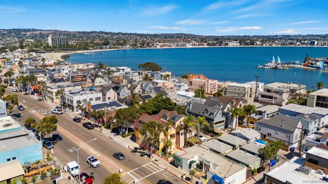 806 Redondo Ct, San Diego CA: https://media.crmls.org/mediaz/6a121c5a-4f04-4698-9b18-fbbd68583d5c.jpg