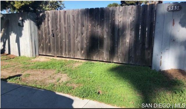 985 Fifth AVE, Chula Vista CA: https://media.crmls.org/mediaz/6a1292b7-15a2-4368-8029-100752d1418f.jpg