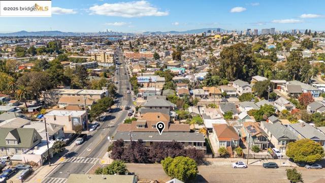 2011 Rutherford, Oakland CA: https://media.crmls.org/mediaz/6a137cfa-2c92-4e4b-9c30-0b684714f342.jpg