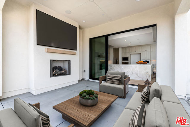 11770 N Hillsborough Lane, Porter Ranch CA: https://media.crmls.org/mediaz/6a1405a4-6857-4108-8dd2-e5ea5f3b2c73.jpg
