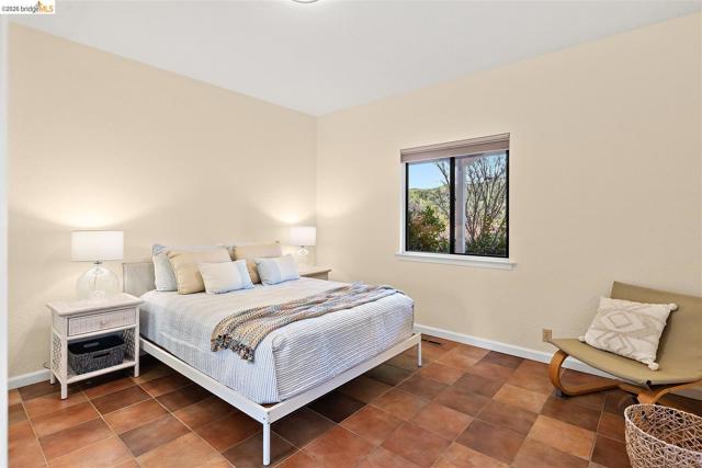 6065 Dimm Way, Richmond CA: https://media.crmls.org/mediaz/6a1406ed-e10e-47e2-8993-41c1068a04cb.jpg