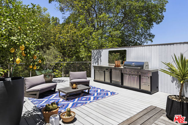 3820 Broadlawn Drive, Los Angeles CA: https://media.crmls.org/mediaz/6a1415d8-e34b-4e3c-9ace-3bc0a03481cf.jpg