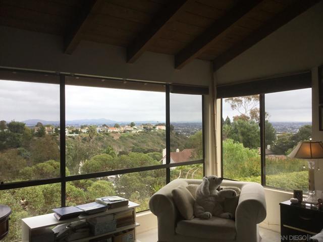 6645 Caminito Scioto, La Jolla CA: https://media.crmls.org/mediaz/6a147ecb-d3bd-4778-9424-73c662db8fb4.jpg
