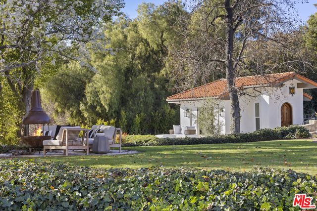 431 Montana Circle, Ojai CA: https://media.crmls.org/mediaz/6a14c77d-2c96-4936-8839-1327aaee40ca.jpg