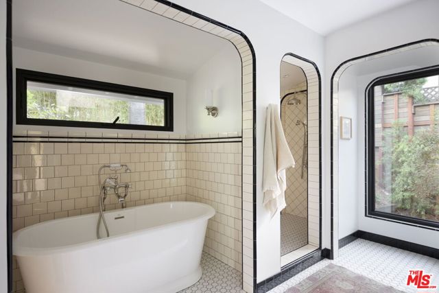 5692 Holly Oak Drive, Los Angeles CA: https://media.crmls.org/mediaz/6a1505f0-d513-4bb3-8e0a-572dda52060f.jpg