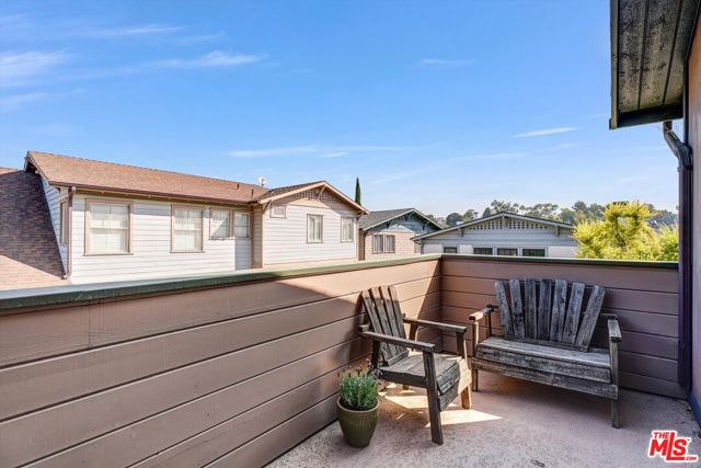 830 E Kensington Road, Los Angeles CA: https://media.crmls.org/mediaz/6a15843b-381f-44dd-b70f-cfdd0605658e.jpg