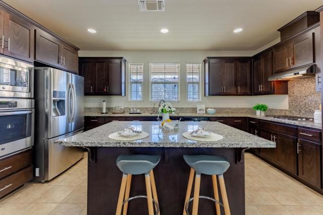 1091 S Shields Avenue, Mountain House CA: https://media.crmls.org/mediaz/6a159777-518b-4917-9eeb-8216c8076cc3.jpg
