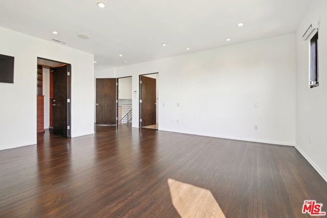 1527 Marmont Avenue, Los Angeles CA: https://media.crmls.org/mediaz/6a15d595-91f1-44d1-bde5-5f136896a4f5.jpg