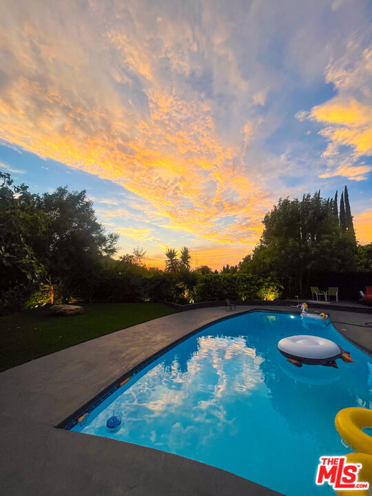 4327 Cezanne Avenue, Woodland Hills CA: https://media.crmls.org/mediaz/6a15d73d-5c14-488a-91f5-aa613eeef7e6.jpg