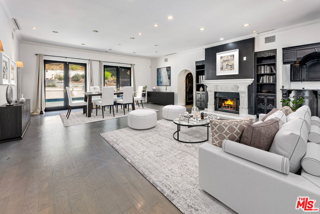 1010 Roscomare Road