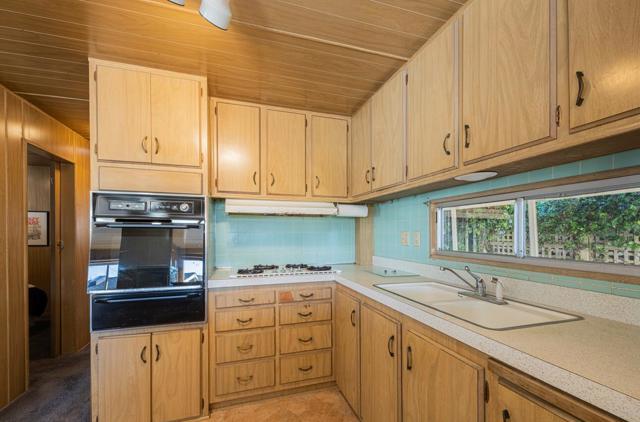 700 Briggs Avenue, Pacific Grove CA: https://media.crmls.org/mediaz/6a1711b7-94b8-451b-911c-2025ae69fb7a.jpg
