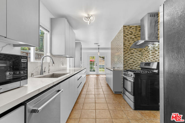 4949 San Feliciano Drive, Woodland Hills CA: https://media.crmls.org/mediaz/6a173396-677f-47c1-aed5-5bb064dc254f.jpg