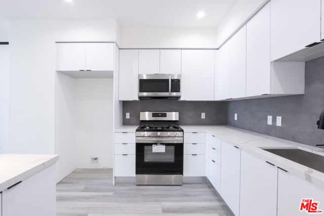 11800 Courtleigh Drive, Los Angeles CA: https://media.crmls.org/mediaz/6a17cd82-4201-4464-831b-ff3ce70a42e8.jpg