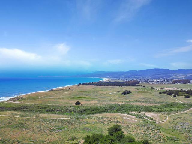 121 Carnoustie Drive, Half Moon Bay CA: https://media.crmls.org/mediaz/6a17ebe8-2bc2-4900-a335-37f7030d99c6.jpg