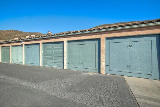 Detached garage