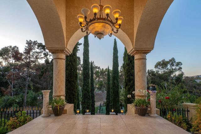 459 Flores De Oro, Rancho Santa Fe CA: https://media.crmls.org/mediaz/6a184694-f008-4f38-8fb9-665a669113d7.jpg