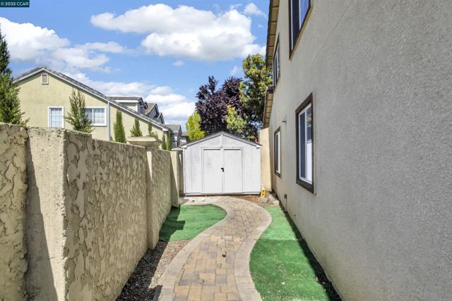 1186 Waverly Cir, Hercules CA: https://media.crmls.org/mediaz/6a184970-4540-43c7-b12f-add0881253e9.jpg