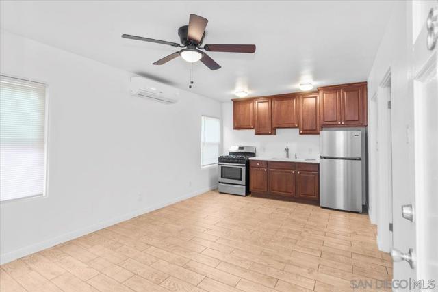 814 16 Pismo Ct., San Diego CA: https://media.crmls.org/mediaz/6a187cfb-72d5-4fda-a9a3-6a5d3e3349f2.jpg