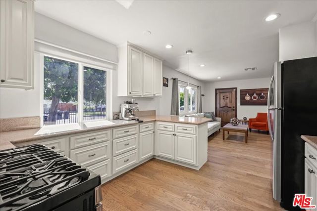 7427 Cleon Avenue, Sun Valley CA: https://media.crmls.org/mediaz/6a18ae62-ad1d-4b47-aa15-d73cc0c08fbf.jpg