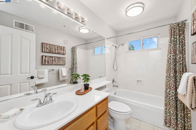 1749 Corte Sueno, Livermore CA: https://media.crmls.org/mediaz/6a18d7cf-2352-43dd-94e8-08bacbb45242.jpg