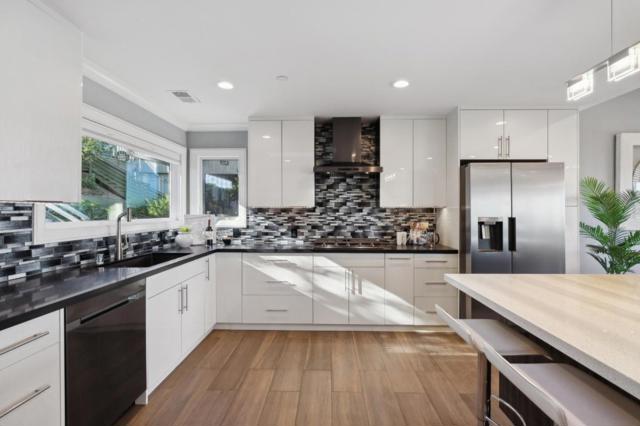 560 California Way, Woodside CA: https://media.crmls.org/mediaz/6a18de78-0e81-4087-8652-0e6e996ff426.jpg