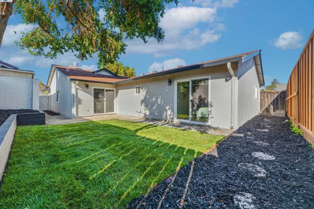 3790 Ruskin Pl, Fremont CA: https://media.crmls.org/mediaz/6a191b51-83e7-4157-87ef-e23606ce4590.jpg