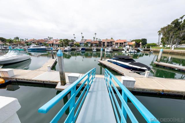 94 Kingston Ct W, Coronado CA: https://media.crmls.org/mediaz/6a19ac0d-89c7-414c-87cd-450441bf6bfb.jpg