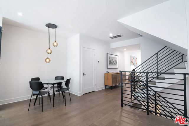 1400 N Fuller Avenue, Los Angeles CA: https://media.crmls.org/mediaz/6a19c61e-6299-435c-91cf-31e7a9060649.jpg