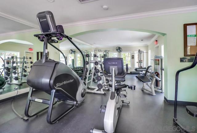 2020 Camino De La Reina, San Diego CA: https://media.crmls.org/mediaz/6a1ad082-7ae4-4b98-b3d5-1535ffab2a5d.jpg