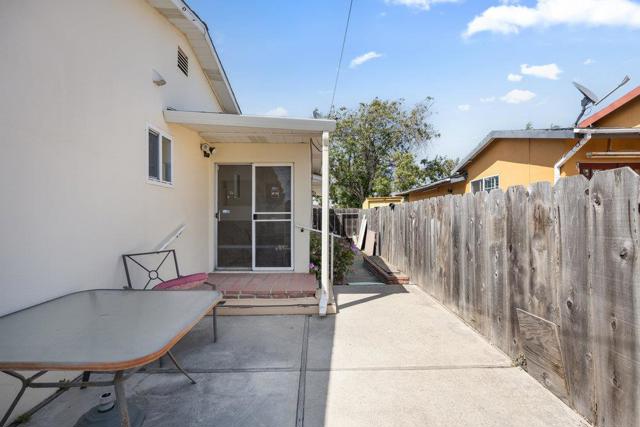 582 E Alvin Drive, Salinas CA: https://media.crmls.org/mediaz/6a1afe00-6029-4693-a4b2-09c04b45f55a.jpg