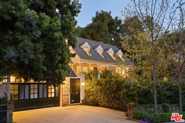2370 Bowmont Drive, Beverly Hills, California 90210, 4 Bedrooms Bedrooms, ,4 BathroomsBathrooms,Single Family Residence,For Sale,Bowmont,24406531