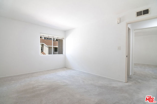 18170 Andrea Circle North, Northridge CA: https://media.crmls.org/mediaz/6a1b67bd-cea4-4306-abf8-36f936faae96.jpg