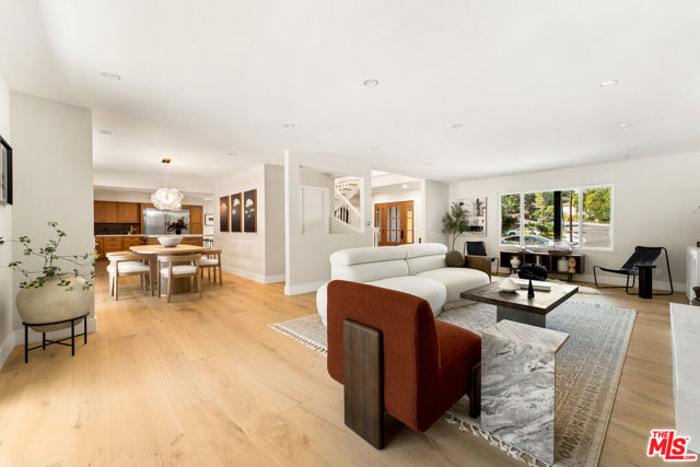 22824 Margarita Drive, Woodland Hills CA: https://media.crmls.org/mediaz/6a1b779b-46c1-463f-b911-8b60d21f501f.jpg
