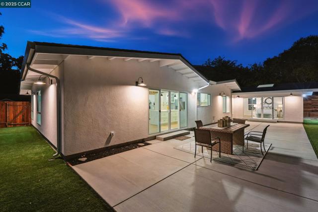 1717 Springbrook Rd, Lafayette CA: https://media.crmls.org/mediaz/6a1bb20b-9599-4c23-bb7a-6af78ba9e09b.jpg