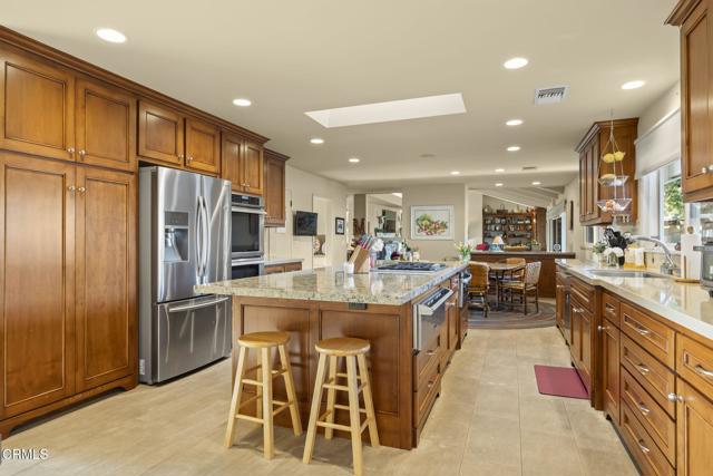 635 Via Del Cerro, Camarillo CA: https://media.crmls.org/mediaz/6a1c2260-553e-4ee0-9590-0e3f6af0627e.jpg