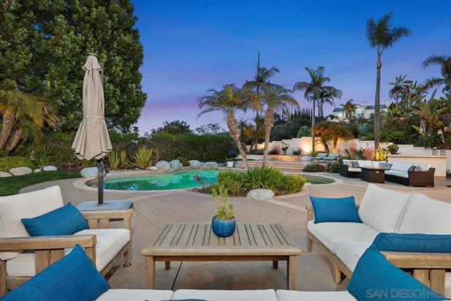 4798 Thurston Pl, San Diego CA: https://media.crmls.org/mediaz/6a1c5dcc-8181-488f-a4aa-72d10c229c78.jpg