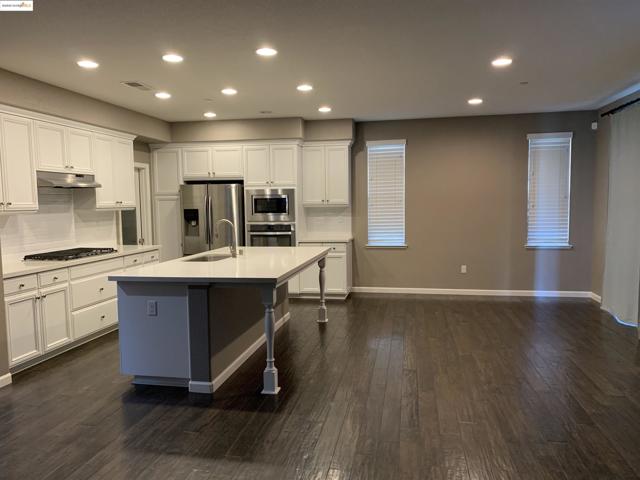 8047 Westport Circle, Discovery Bay CA: https://media.crmls.org/mediaz/6a1c652c-ec47-4a57-8228-2eddfbb5a488.jpg