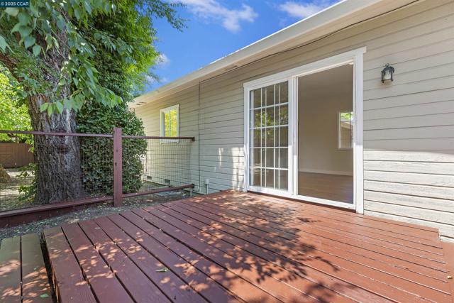 828 Bancroft Rd, Walnut Creek CA: https://media.crmls.org/mediaz/6a1caadc-1da0-46eb-a2bd-f2efa3a5d04e.jpg