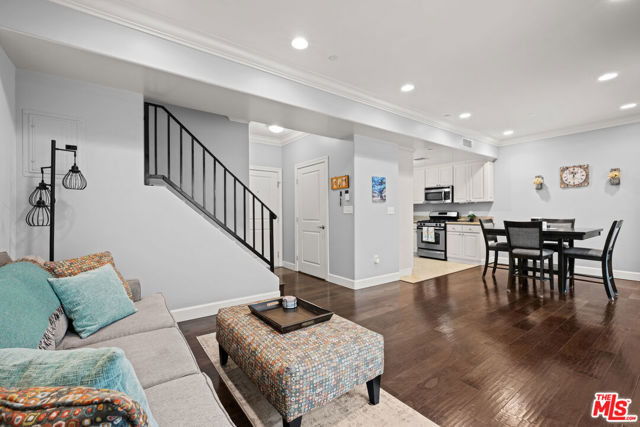5335 Cartwright Avenue, North Hollywood CA: https://media.crmls.org/mediaz/6a1cb07c-55c8-4df9-8624-c8d487672fa2.jpg
