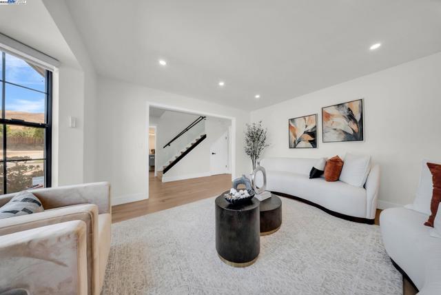 524 Gamay Ct, Fremont CA: https://media.crmls.org/mediaz/6a1d23af-eda1-40ae-8768-c28a391a9620.jpg