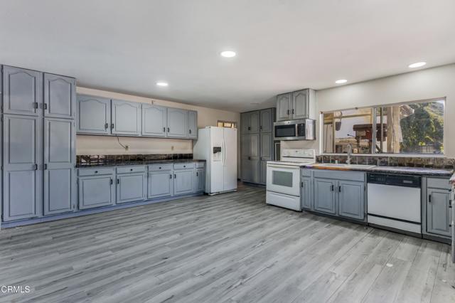 Detail Gallery Image 12 of 31 For 184 Kellogg St, Ventura,  CA 93001 - 2 Beds | 2 Baths
