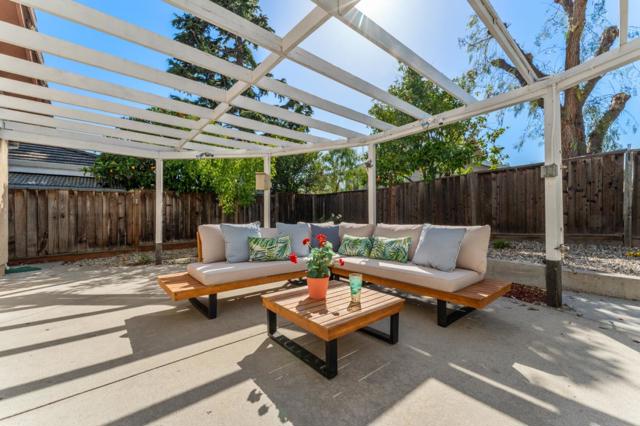3195 Kawalker Lane, San Jose CA: https://media.crmls.org/mediaz/6a1d78a2-e98f-4146-be96-4ed702f8ad0e.jpg