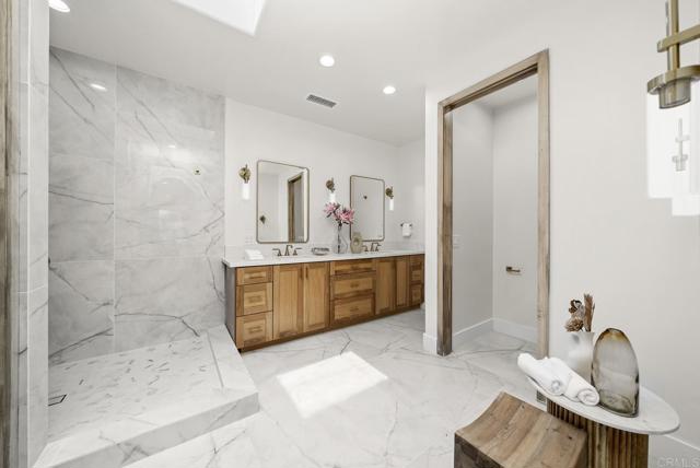 Image 50 of 72 For 711 Country Club Ln