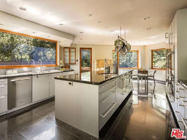 650 San Ysidro Road, Santa Barbara CA: https://media.crmls.org/mediaz/6a1d9531-f66f-4834-b9c4-1361bf84b524.jpg