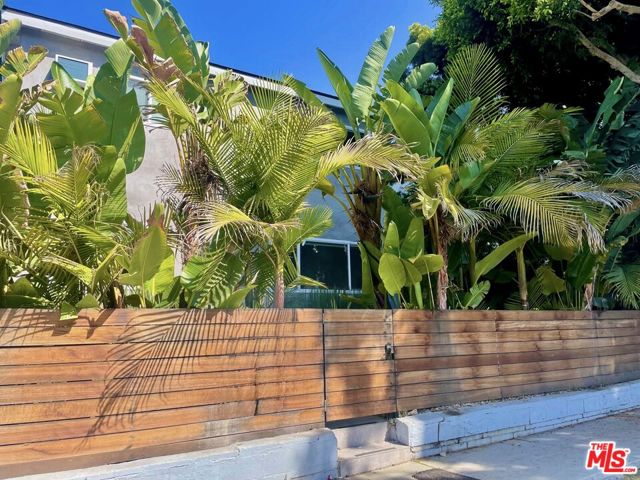 635 WESTMINSTER Avenue, Venice CA: https://media.crmls.org/mediaz/6a1dc2de-29ec-4743-aa71-08cf748e7c73.jpg