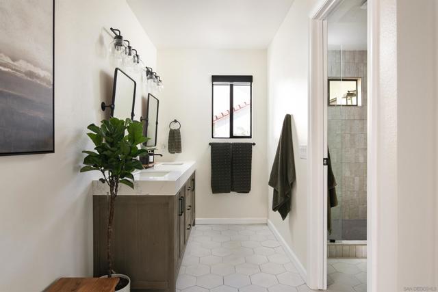2524 Luciernaga St, Carlsbad CA: https://media.crmls.org/mediaz/6a1de728-35a2-424a-8f4f-ece5edca3ea8.jpg